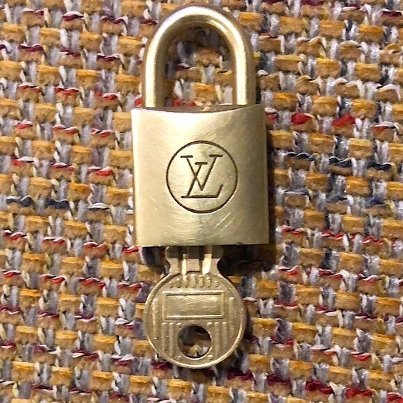 Vintage LV Louis Vuitton Padlock Lock & Key 218 - Picture 6 of 9